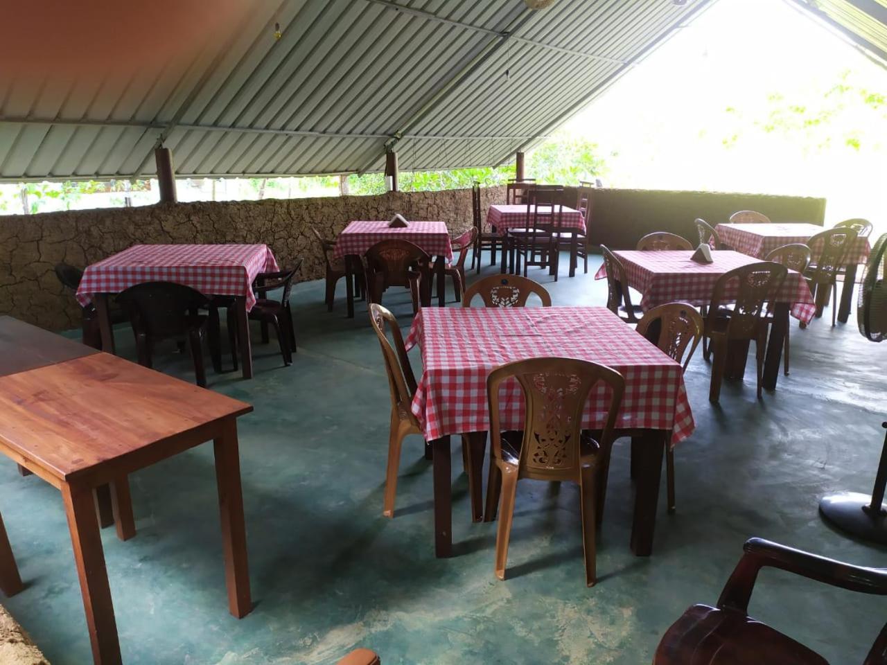 Agoura Hills Hotel Kurunegala Exterior photo